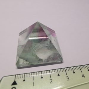 pyramide fluorite 3 x 3cm